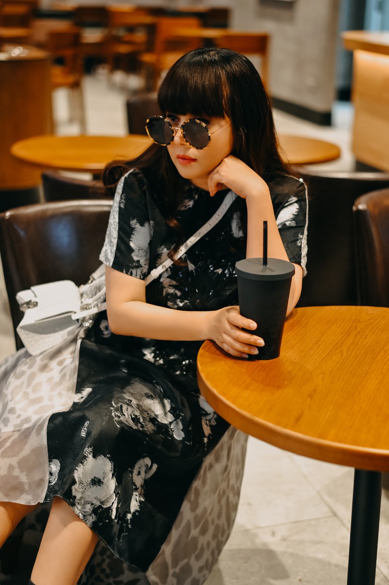 hoa hau hang nguyen tu phoi do chup anh street style hinh 13