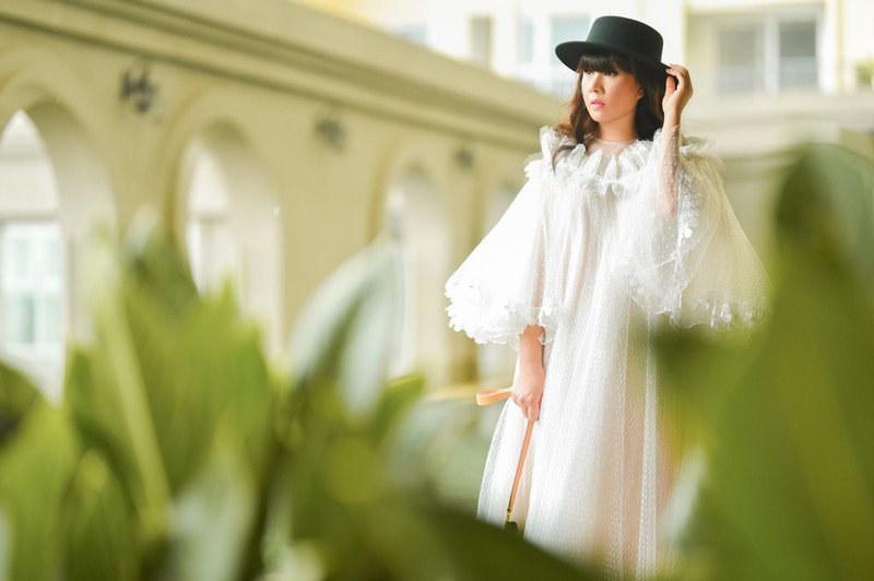 hoa hau hang nguyen tu phoi do chup anh street style hinh 4