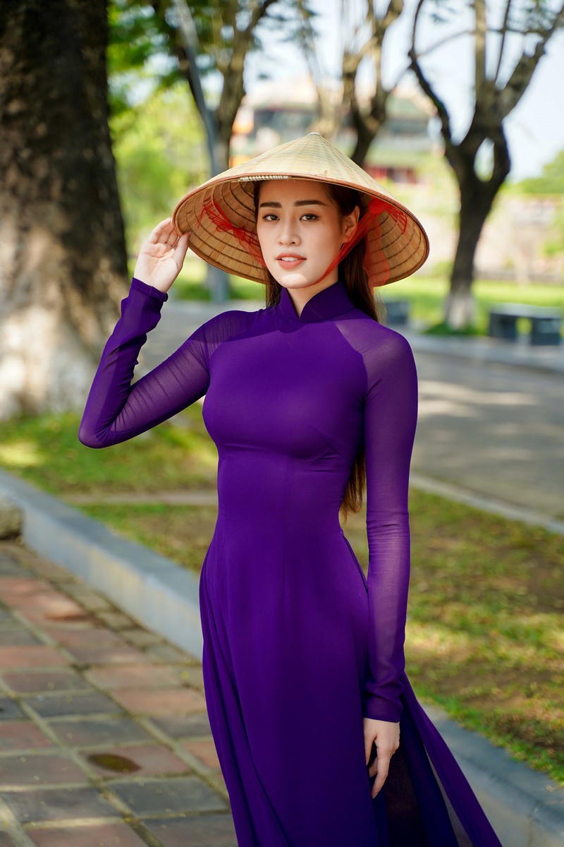hoa hau khanh van phan ung bat ngo khi bi "ca khia" khong biet nau an hinh 1