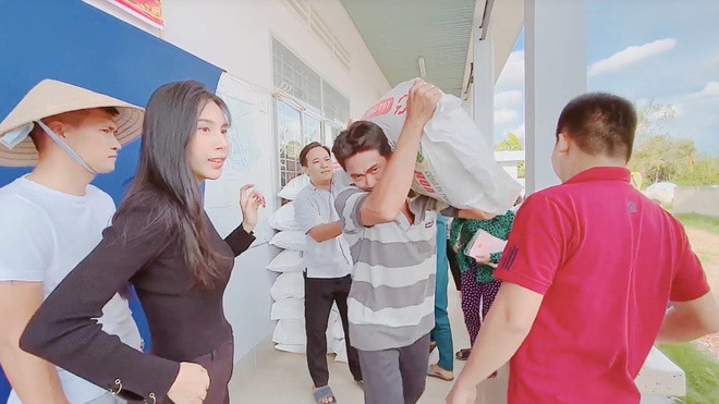 chuyen showbiz: khanh thi hanh phuc vi chong ung ho tro lai gioi giai tri hinh 8