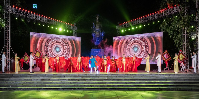 tung bung le hoi duong pho "ha noi - diem den xanh" tai ho guom hinh 5