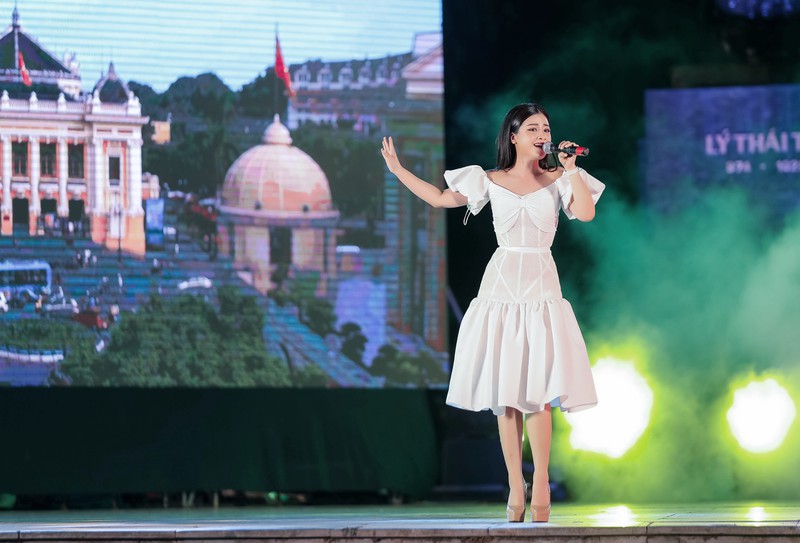 tung bung le hoi duong pho "ha noi - diem den xanh" tai ho guom hinh 11