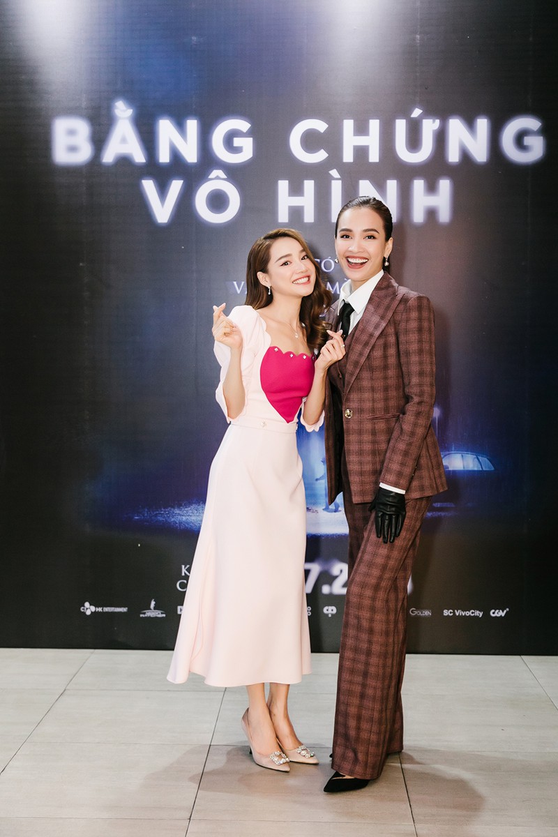 ai phuong bat ngo khoe giong hat tai cong chieu "bang chung vo hinh" hinh 6