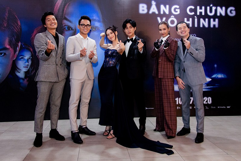 ai phuong bat ngo khoe giong hat tai cong chieu "bang chung vo hinh" hinh 2