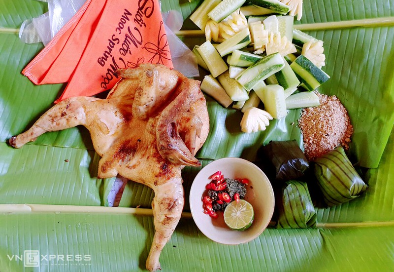 nhao lon, cheo thuyen duoi suoi mooc hinh 11