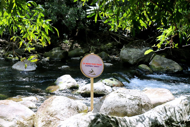 nhao lon, cheo thuyen duoi suoi mooc hinh 12