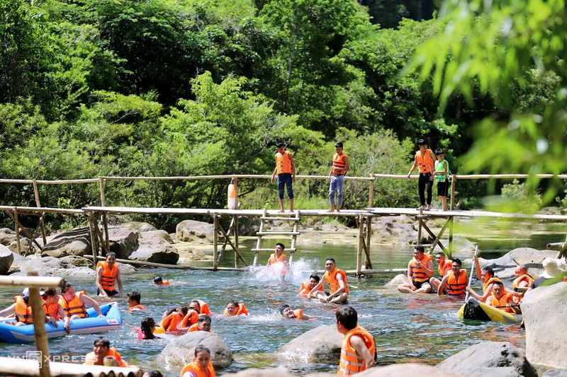 nhao lon, cheo thuyen duoi suoi mooc hinh 2