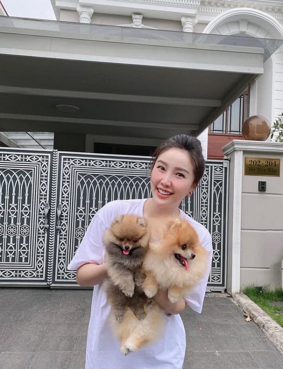 chuyen showbiz: ho ngoc ha xinh dep, tinh cam ben kim ly tai que nha hinh 5