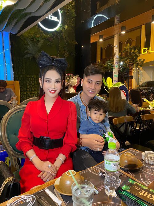 chuyen showbiz: ho ngoc ha xinh dep, tinh cam ben kim ly tai que nha hinh 6