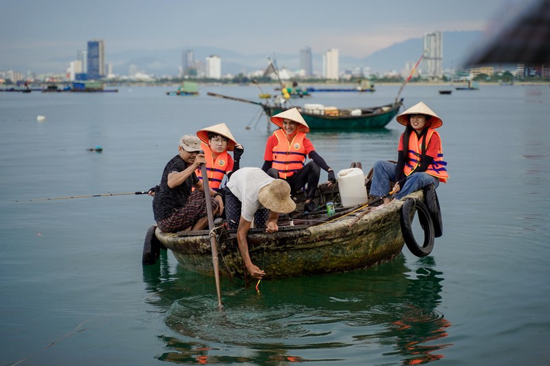 mac van khoa chao thua truoc do "tao lao" cua khanh van "mat biec" hinh 3
