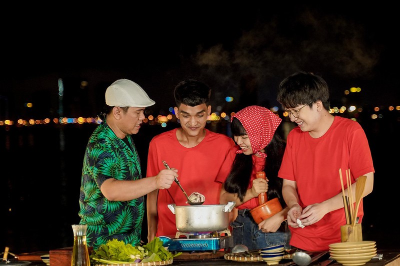 mac van khoa chao thua truoc do "tao lao" cua khanh van "mat biec" hinh 1