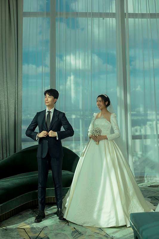 anh cuoi long lanh cua a hau thuy van va ban trai doanh nhan hinh 12