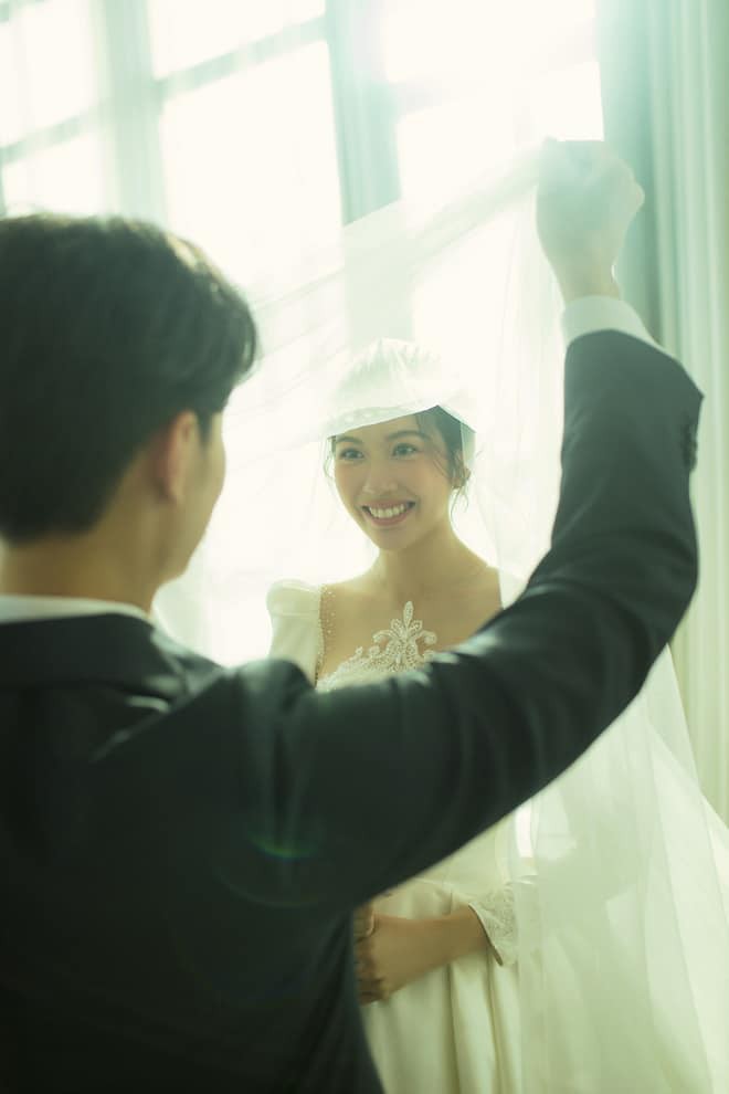 anh cuoi long lanh cua a hau thuy van va ban trai doanh nhan hinh 7