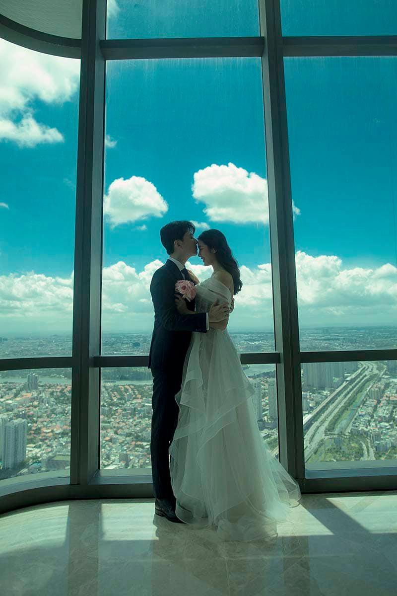 anh cuoi long lanh cua a hau thuy van va ban trai doanh nhan hinh 6