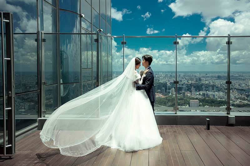 anh cuoi long lanh cua a hau thuy van va ban trai doanh nhan hinh 3