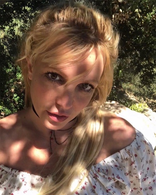 britney spears khoe mat moc xinh dep, tre trung o tuoi 38 hinh 1