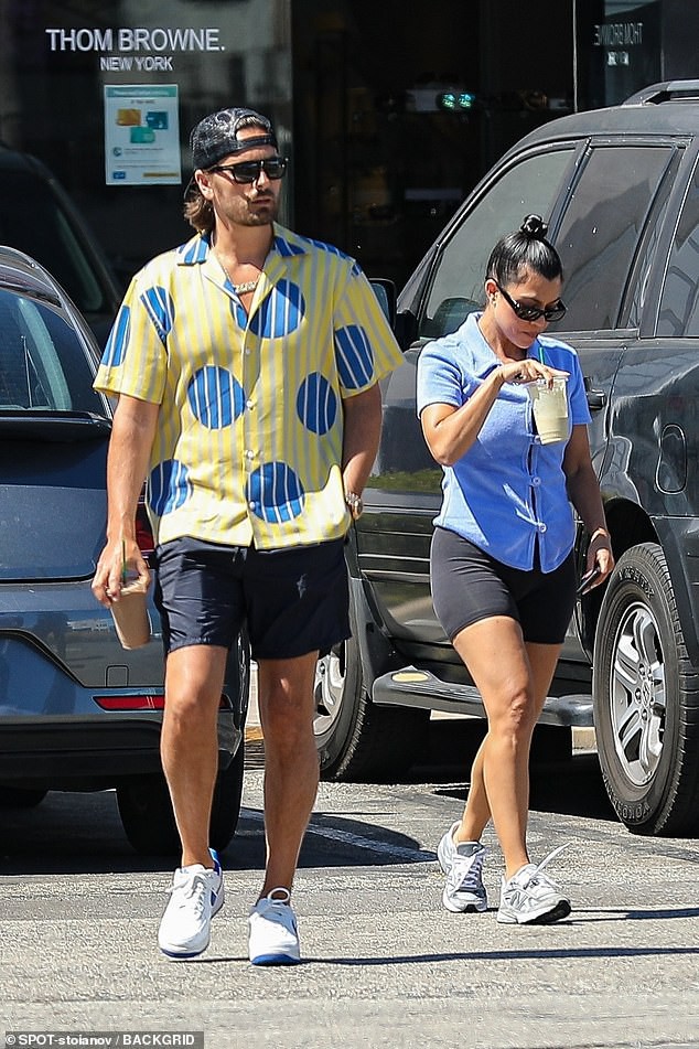 kourtney kardashian mac do gian di di choi cung tinh cu sau 5 nam chia tay hinh 5