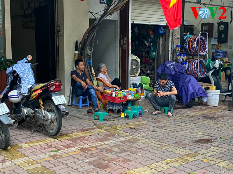 nhieu hang quan via he ha noi hoat dong bat chap lenh cam hinh 1