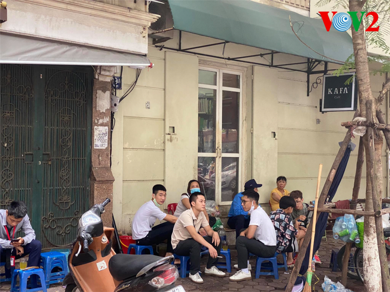 nhieu hang quan via he ha noi hoat dong bat chap lenh cam hinh 2
