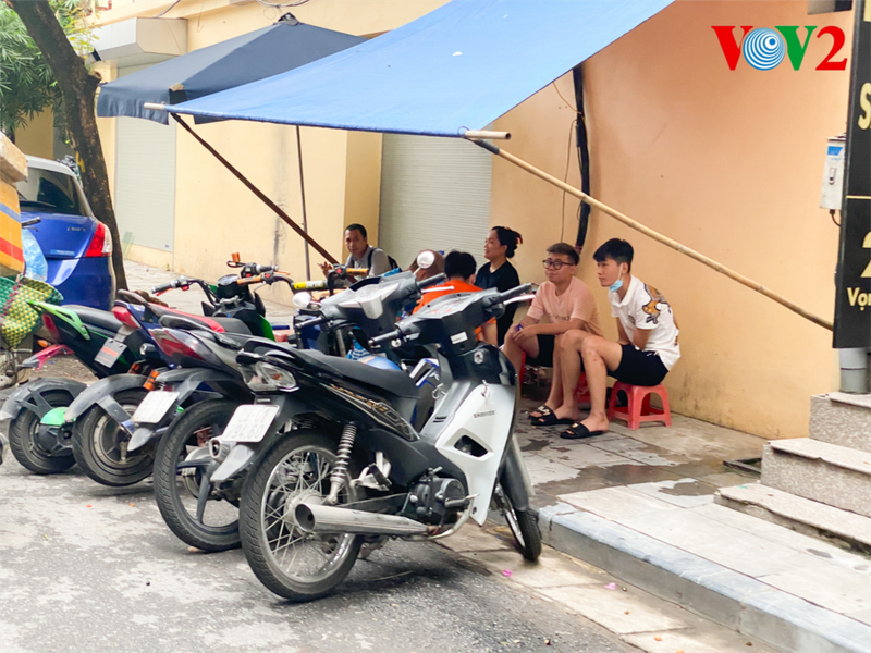 nhieu hang quan via he ha noi hoat dong bat chap lenh cam hinh 6
