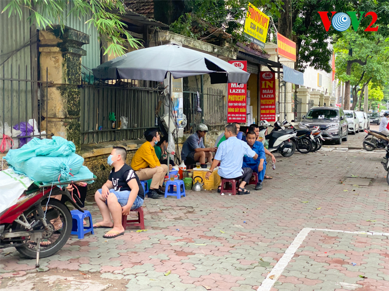 nhieu hang quan via he ha noi hoat dong bat chap lenh cam hinh 8