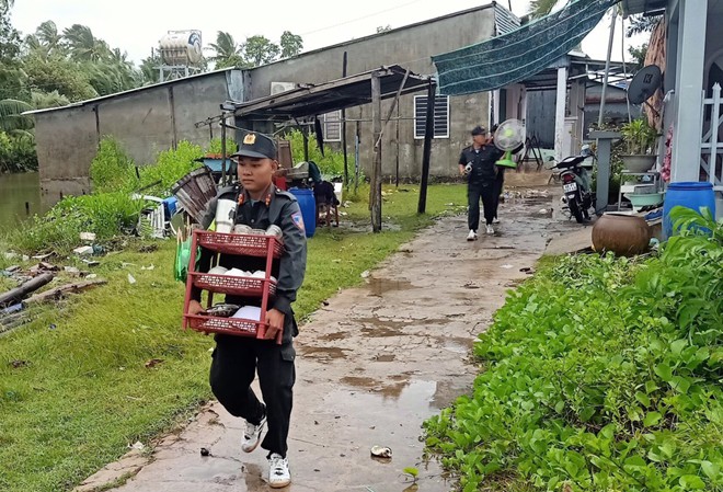 tieu doan cscd phu quoc giup nguoi dan tranh giong loc, trieu cuong hinh 8