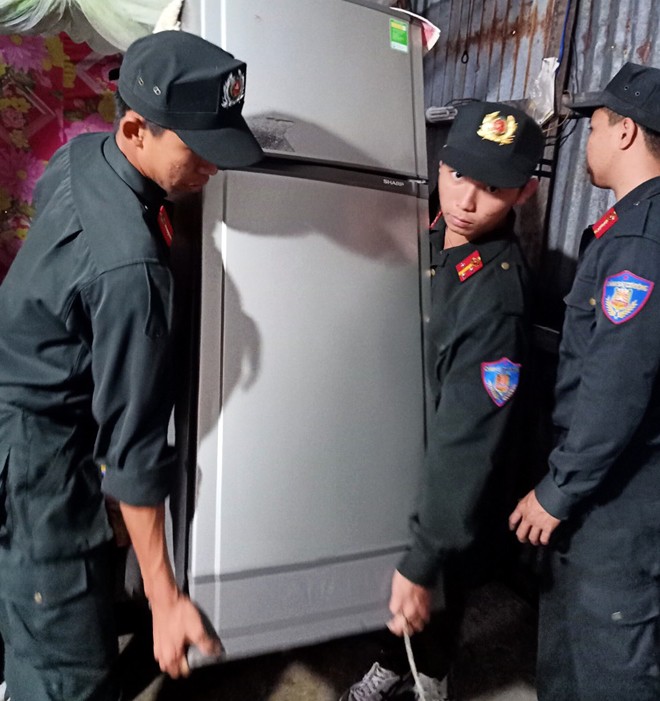 tieu doan cscd phu quoc giup nguoi dan tranh giong loc, trieu cuong hinh 7