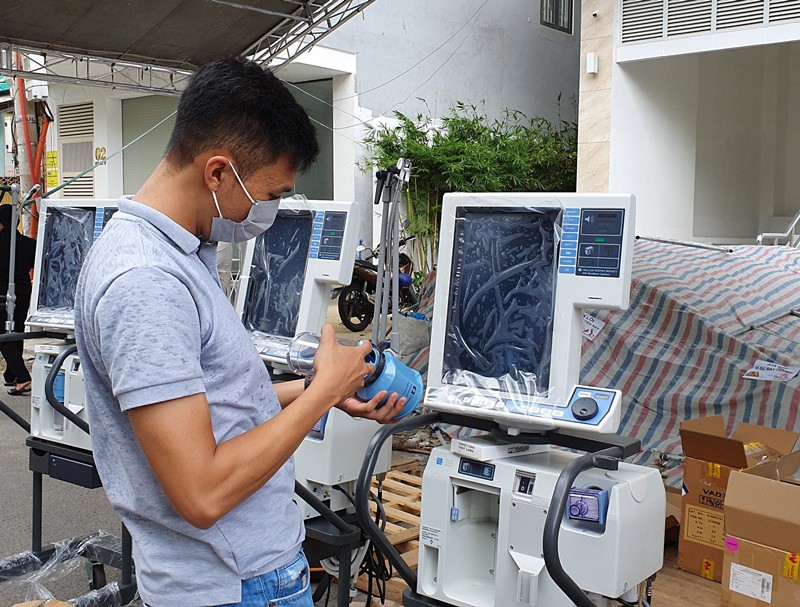 Thêm 5 máy thở hiện đại gần 3 tỉ đồng trao cho BV Đà Nẵng - ảnh 2