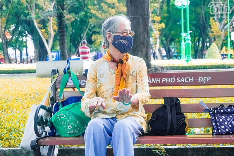 người sài gòn đồng loạt bật chế độ bảo vệ bản thân bằng cách đeo khẩu trang hình 7 Người Sài Gòn đồng loạt bật chế độ bảo vệ bản thân bằng cách đeo khẩu trang mọi lúc, mọi nơi 6