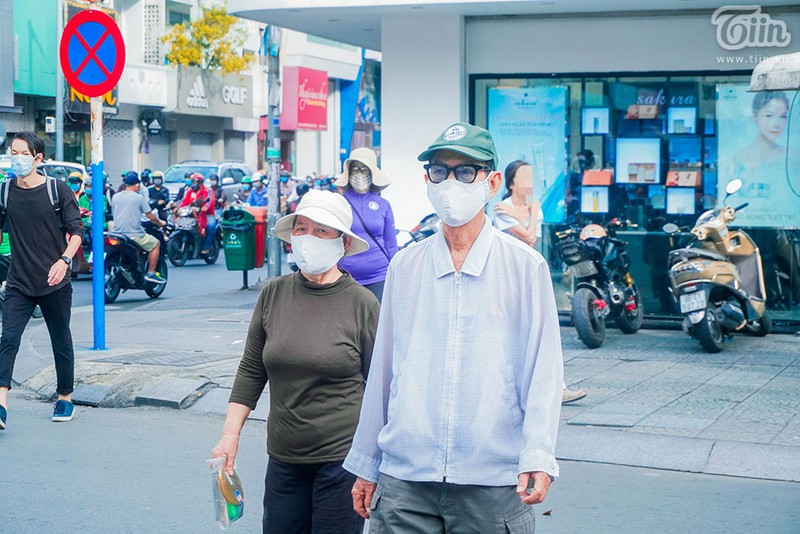 người sài gòn đồng loạt bật chế độ bảo vệ bản thân bằng cách đeo khẩu trang hình 13 nguoi sai gon dong loat bat che do bao ve ban than bang cach deo khau trang hinh 13