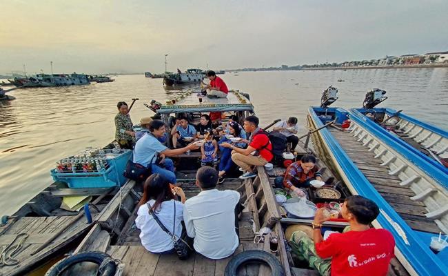 kham pha 5 khu cho noi nuc tieng viet nam hinh 9