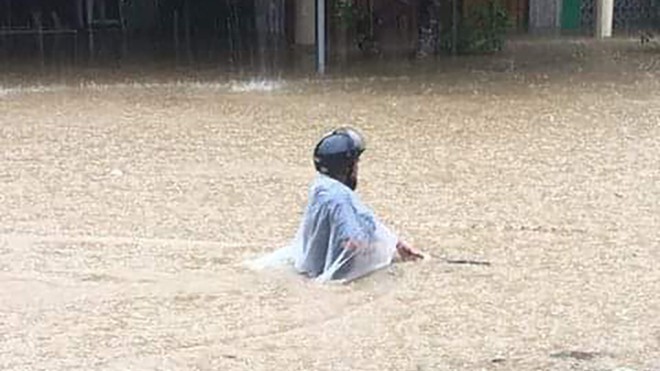 ngập lụt khủng khiếp, thí sinh yên bái sẽ được đưa đón đến điểm thi hình 1 ngap lut khung khiep, thi sinh yen bai se duoc dua don den diem thi hinh 1