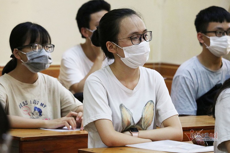 nhieu thi sinh hot hoang vi do than nhiet gan 40 do hinh 7