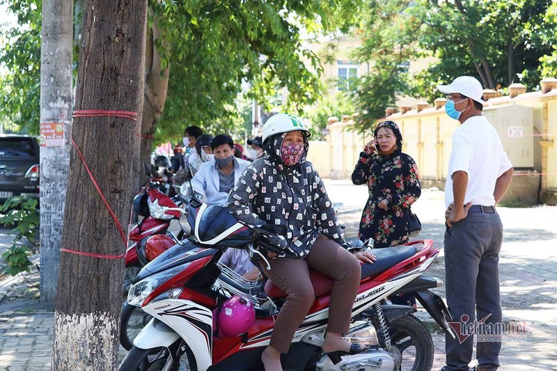 nhieu thi sinh hot hoang vi do than nhiet gan 40 do hinh 8