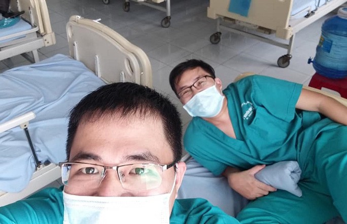 bác sĩ bỏ thi, về quê đối đầu với dịch hình 1 Bác sĩ bỏ thi, về quê đối đầu với dịch - Ảnh 1.