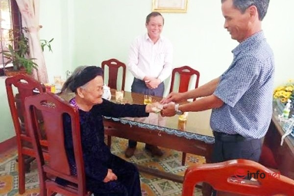 cam dong me vnah 94 tuoi 2 lan gop tien tiet kiem ung ho phong, chong dich hinh 1