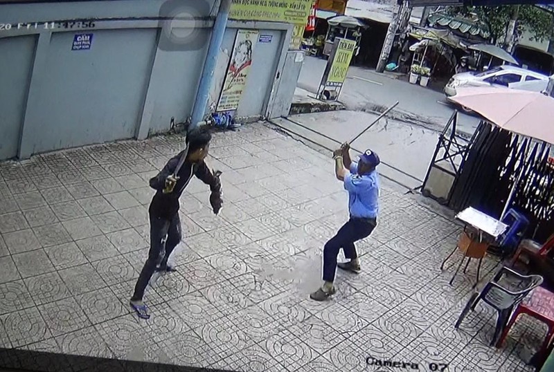 Truy bắt nam thanh niên chém bảo vệ lớn tuổi nhập viện