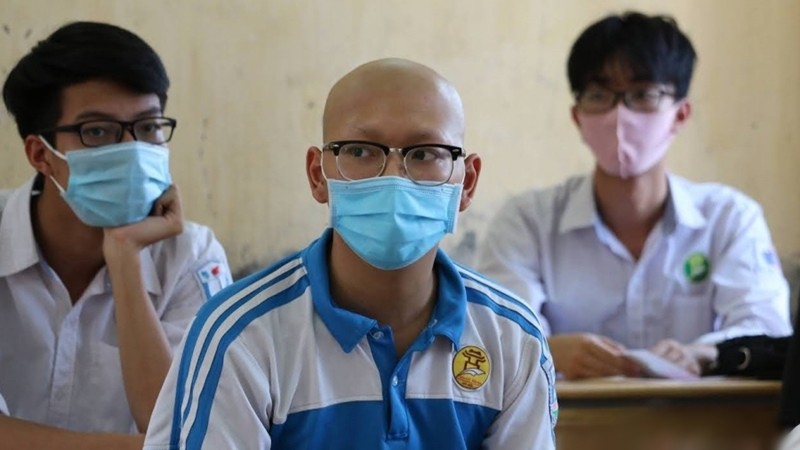vua truyen xong hoa chat, nam sinh mac ung thu di thi tot nghiep thpt hinh 3