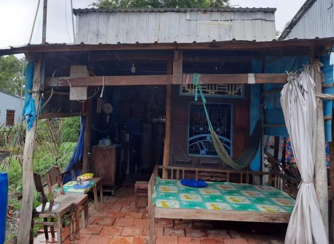 gia canh khon kho cua nguoi tra lai 2 ve so trung thuong duoc bi thu huyen khen hinh 2