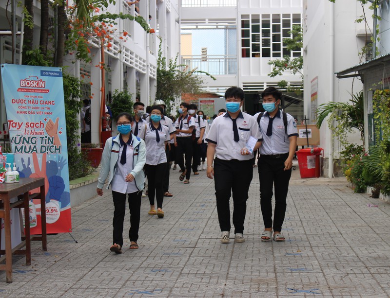 can tho: 1 thi sinh bi dinh chi, 1 thi sinh duoc dac cach tot nghiep hinh 1