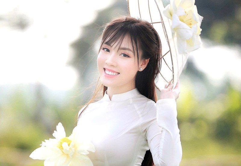nhan sac xinh dep cua nu giang vien dai hoc-vo dien vien trong hung hinh 1