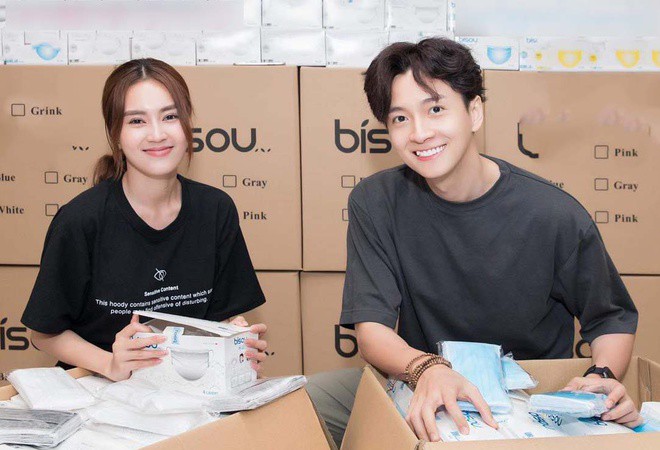 lan ngoc, ngo kien huy ung ho 250.000 khau trang chong dich hinh 1