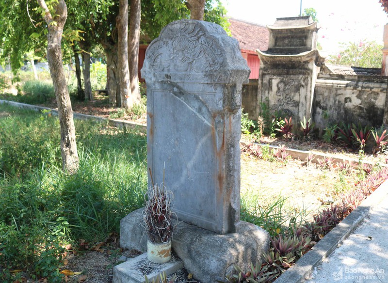 ve dep doc, la cua ngoi den co hang tram nam tuoi o nghe an hinh 9