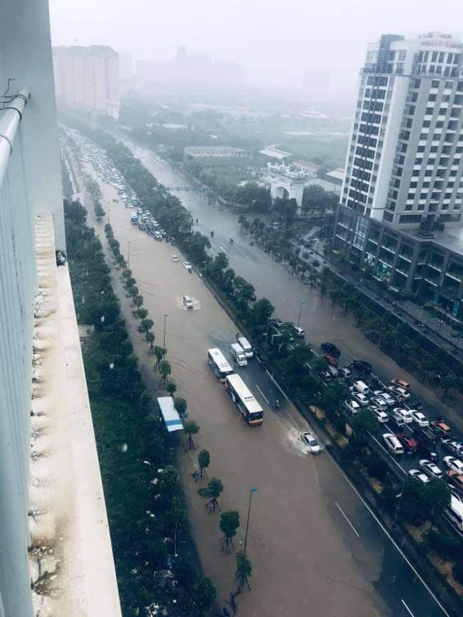 5 o to tong lien hoan tren cau nhat tan, duong ra san bay noi bai tac nghen hinh 2