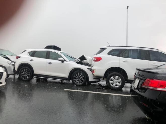 5 o to tong lien hoan tren cau nhat tan, duong ra san bay noi bai tac nghen hinh 4