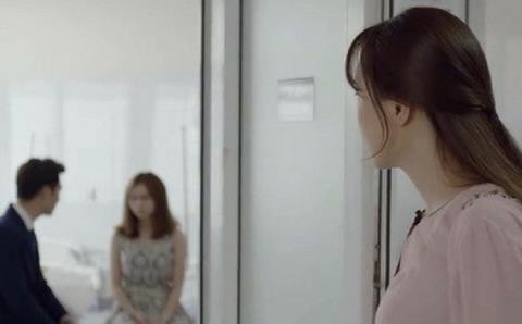 nua dem, dong nghiep nu nhan tin mua qua tang chong toi hinh 2