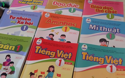 cac nha xuat ban phai cong khai gia sach giao khoa lop 1 truoc 15/2 hinh 1