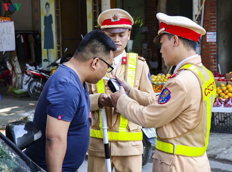 nghi dinh 100: lai xe dung luat, co bi csgt yeu cau dung kiem tra nong do con? hinh 1