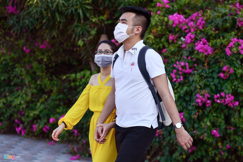 hang nghin nguoi tam bien nha trang giua cao diem dich hinh 12