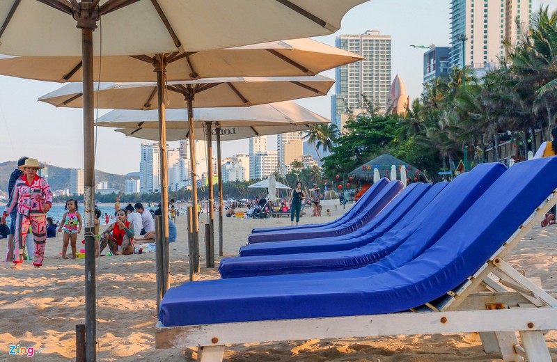 hang nghin nguoi tam bien nha trang giua cao diem dich hinh 7